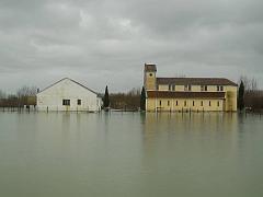 Anche la chiesa � allagata