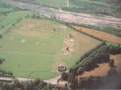 Foto aerea dei resti dell'abitato etrusco di Marzabotto
