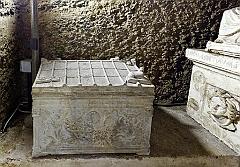L'urna di marmo di età romana