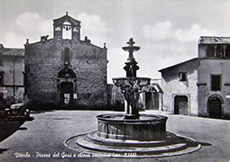 La piazza in una vecchia cartolina