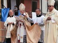 Il cardinale Giovanni Battista Re ha celebrato la messa e ha partecipato alla processione